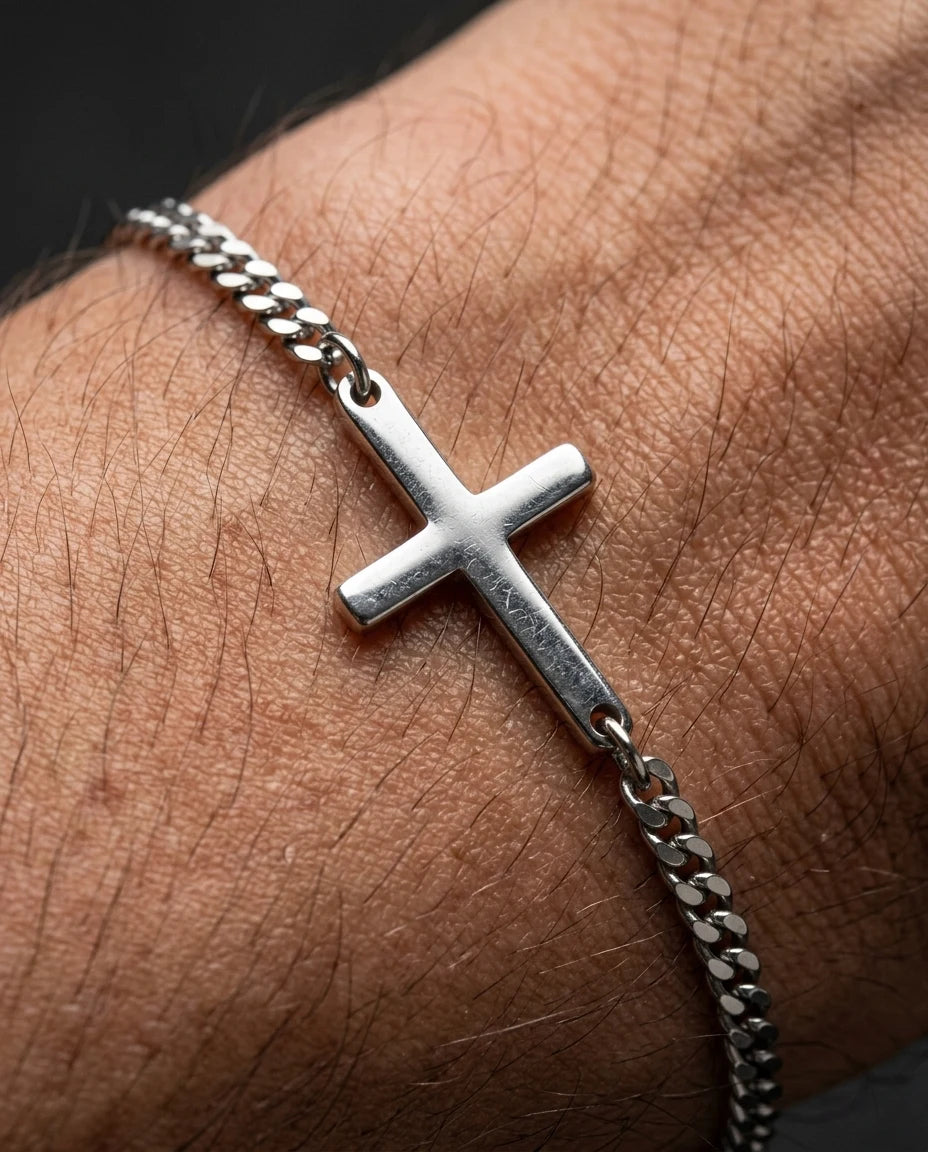 Close-up of the silver Stellan sideways cross on a curb chain